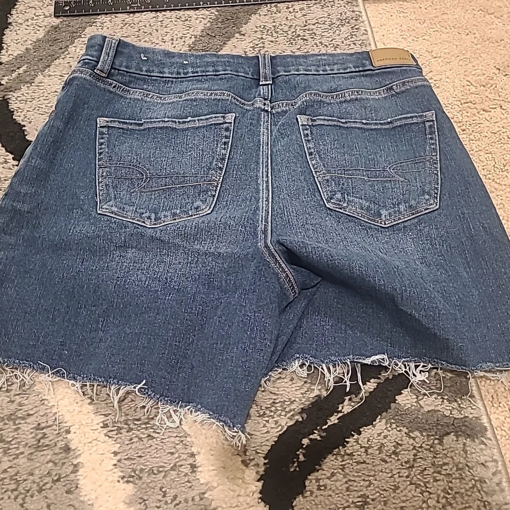 American Eagle Womens 14 Blue Denim The Dream Short Curvy Midi Distressed - Picture 11 of 12